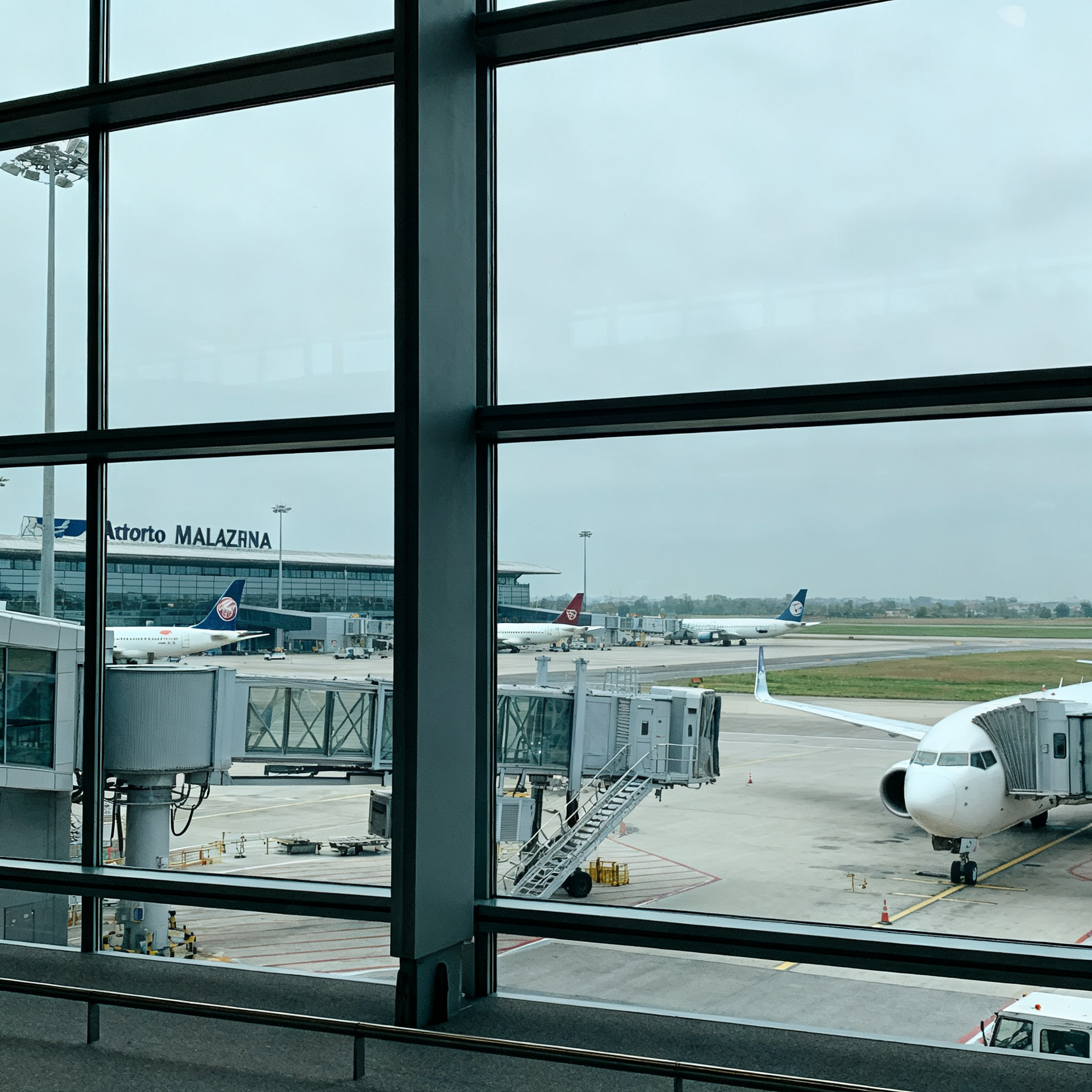 Pista di atterraggio vista dal terminal